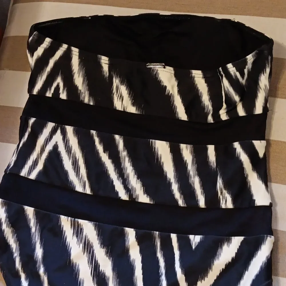 DKNY Black Nylon Spandex One Piece Swimsuit. Strapless. Illusion. - Picture 6 of 12